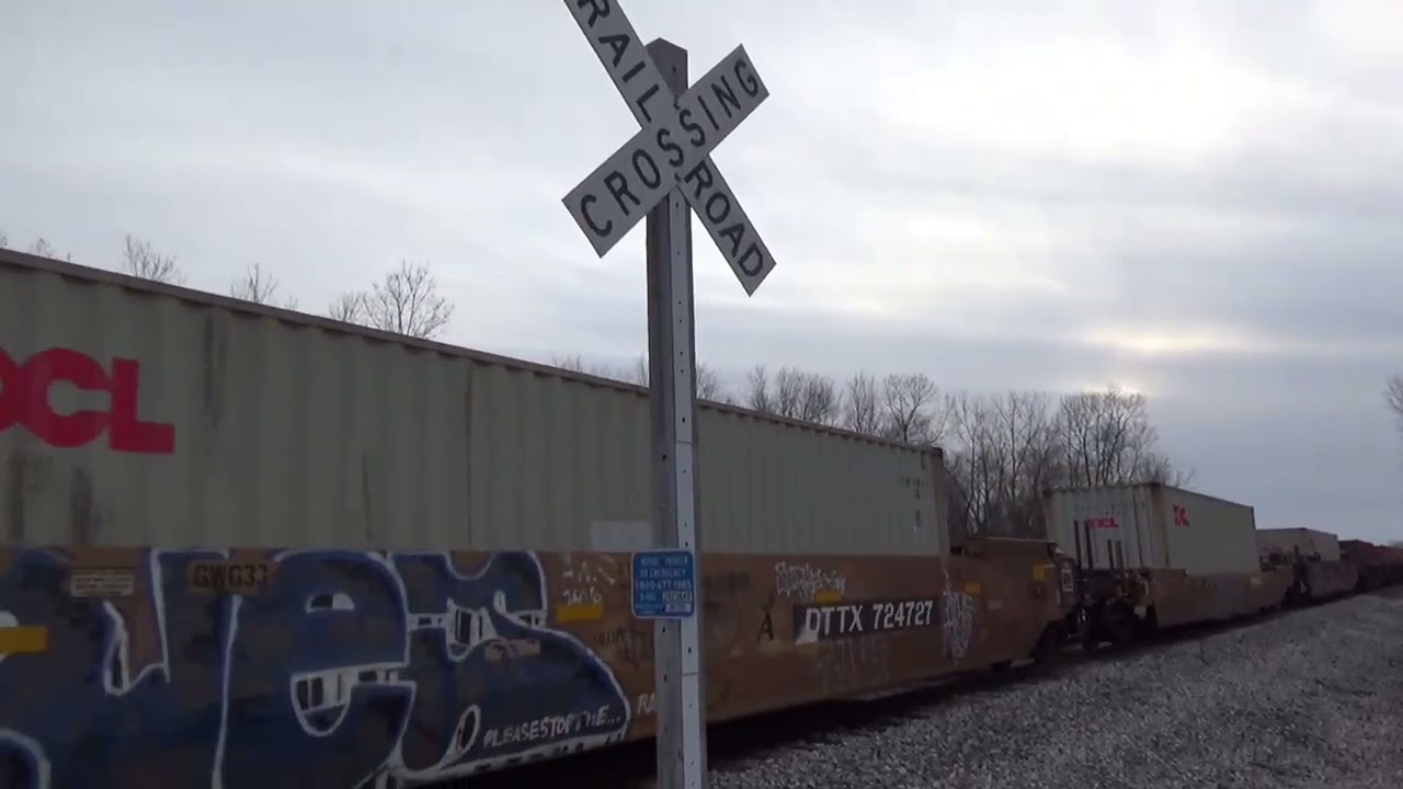 St. Patrick's Day Sunday in the countryside! SAHW. 3/17/26. #railfanning #train #countryside 