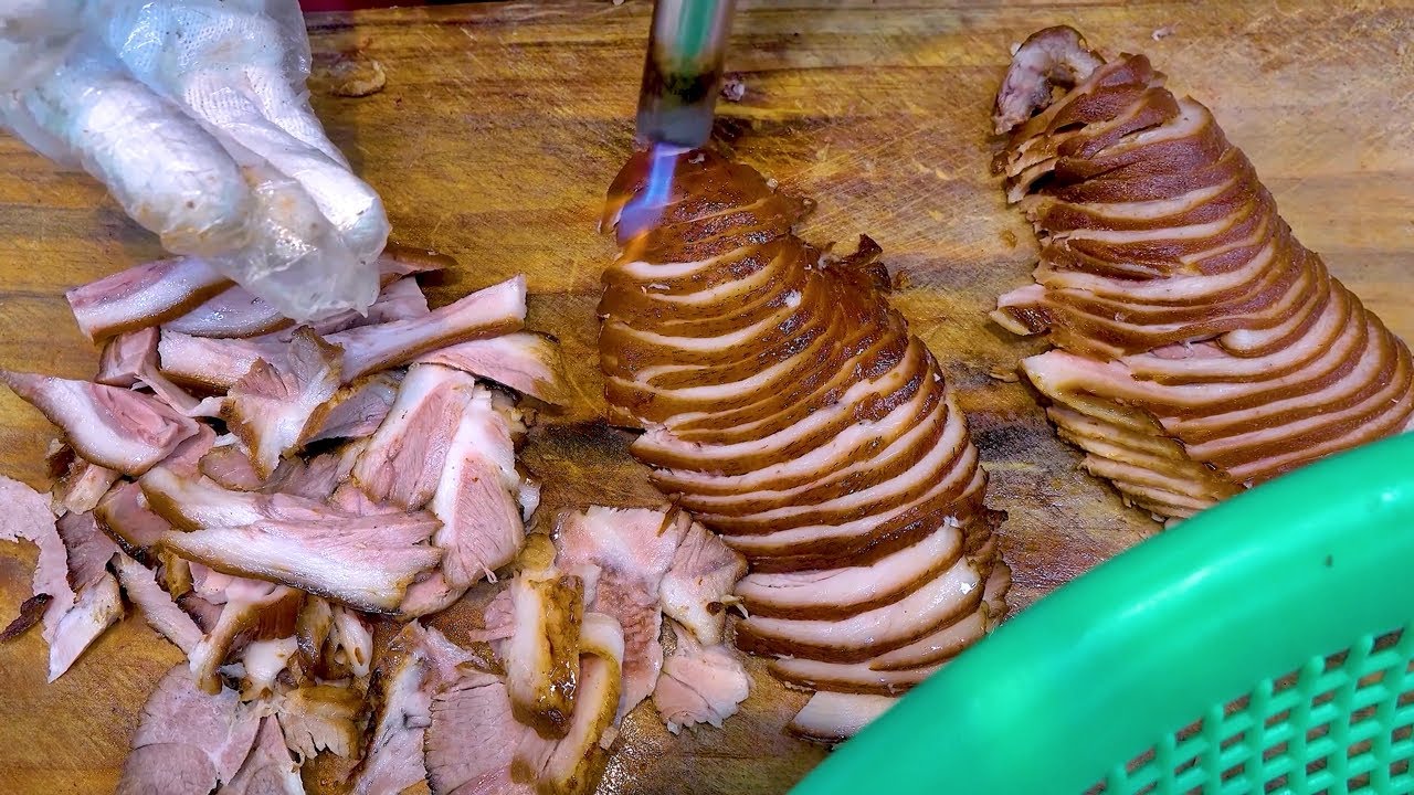 [제주도 로컬 현지인 맛집] 족발 시키면 순대를 서비스로 주는 한림매일시장 풍년순대국밥 족발 Korean braised pig’s trotter feet jokbal