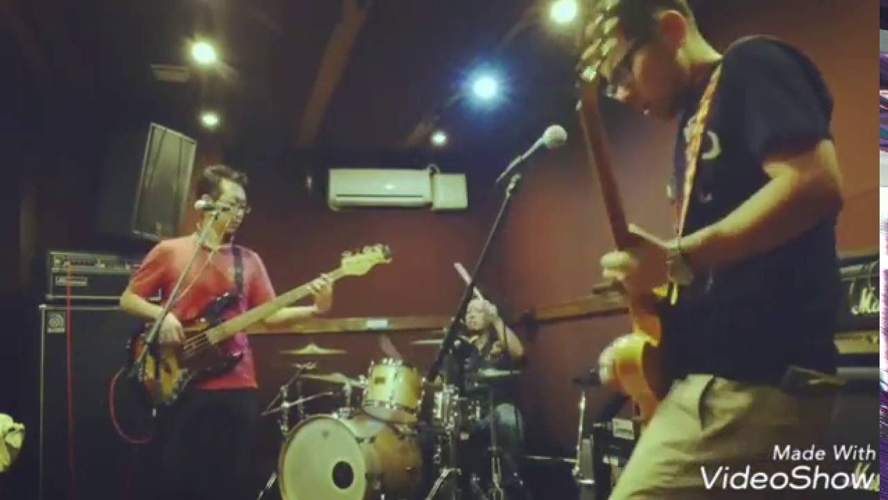 Gibson ES-335 & Analog.man king of tone & Maxon AD900