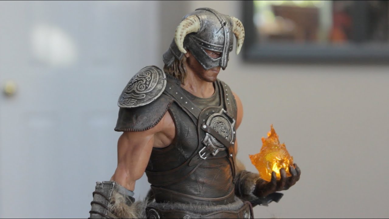 Skyrim Dragonborn Exclusive Statue Unboxing from Gaming Heads