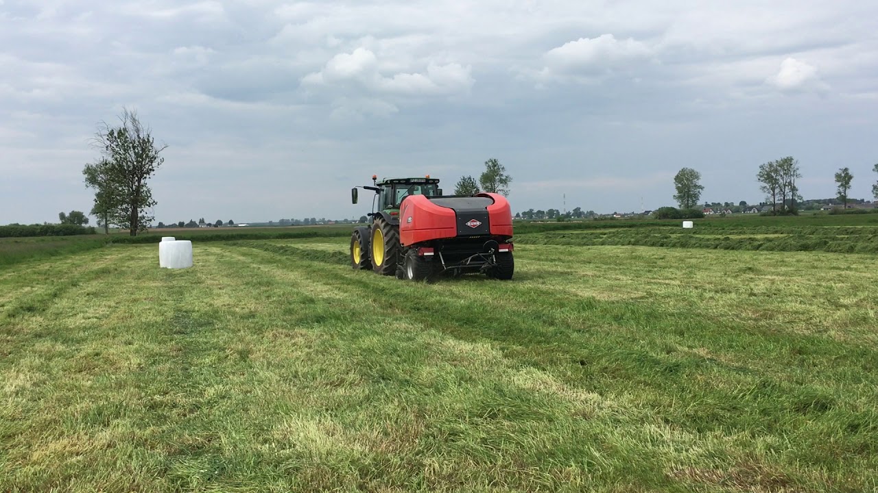 Pokaz Połajewo ciągnik John Deere 6155R i prasoowijaka KUHN I-Bio
