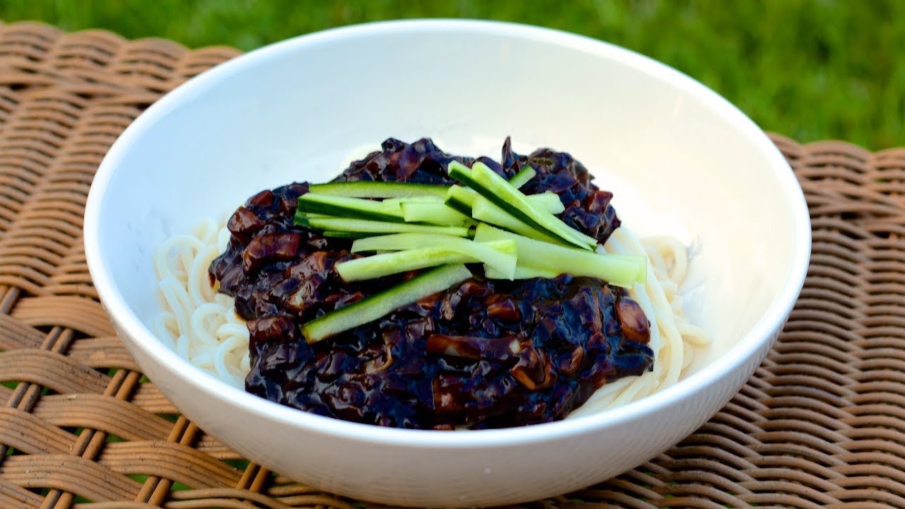 Vegetarian Korean Black Bean Sauce Noodles / Jajangmyeon