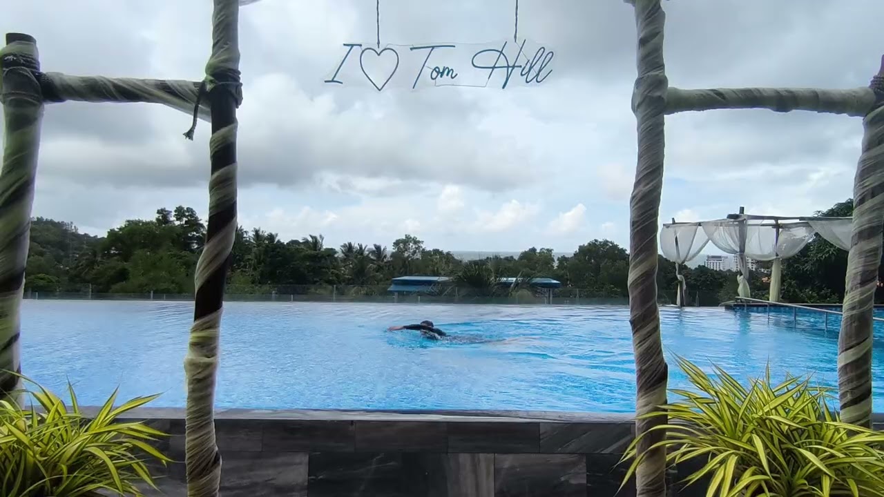 I ❤️ Tom Hill &ndash; Бассейн с видом в Фукуоке, Вьетнам 🏝️🌊