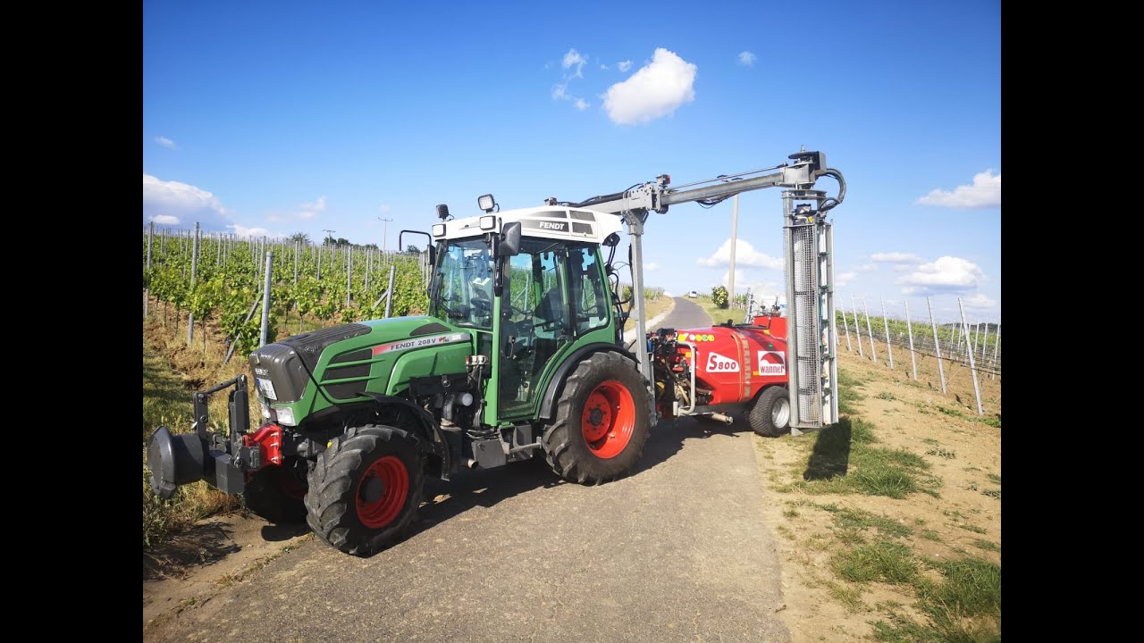 Pflanzenschutz im Weinbau | Fendt 207v + Wanner Spritze S800 + Freilauber Überzeiler [Franken]