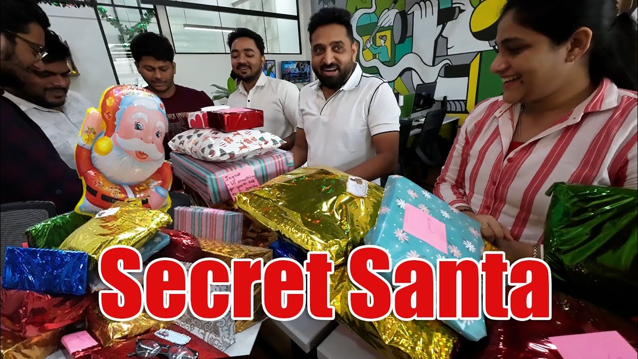 सिक्रेट सॅन्टा गिफ्ट मध्ये काय होते ? गिफ्ट ओपन करताना सर्वांच्या चेहऱ्यावरचा आनंद...