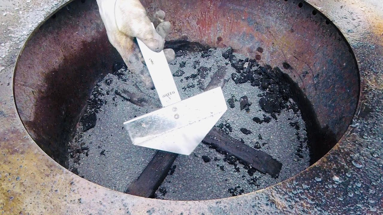 Как почистить очаг Breeo, если пепел мокрый?