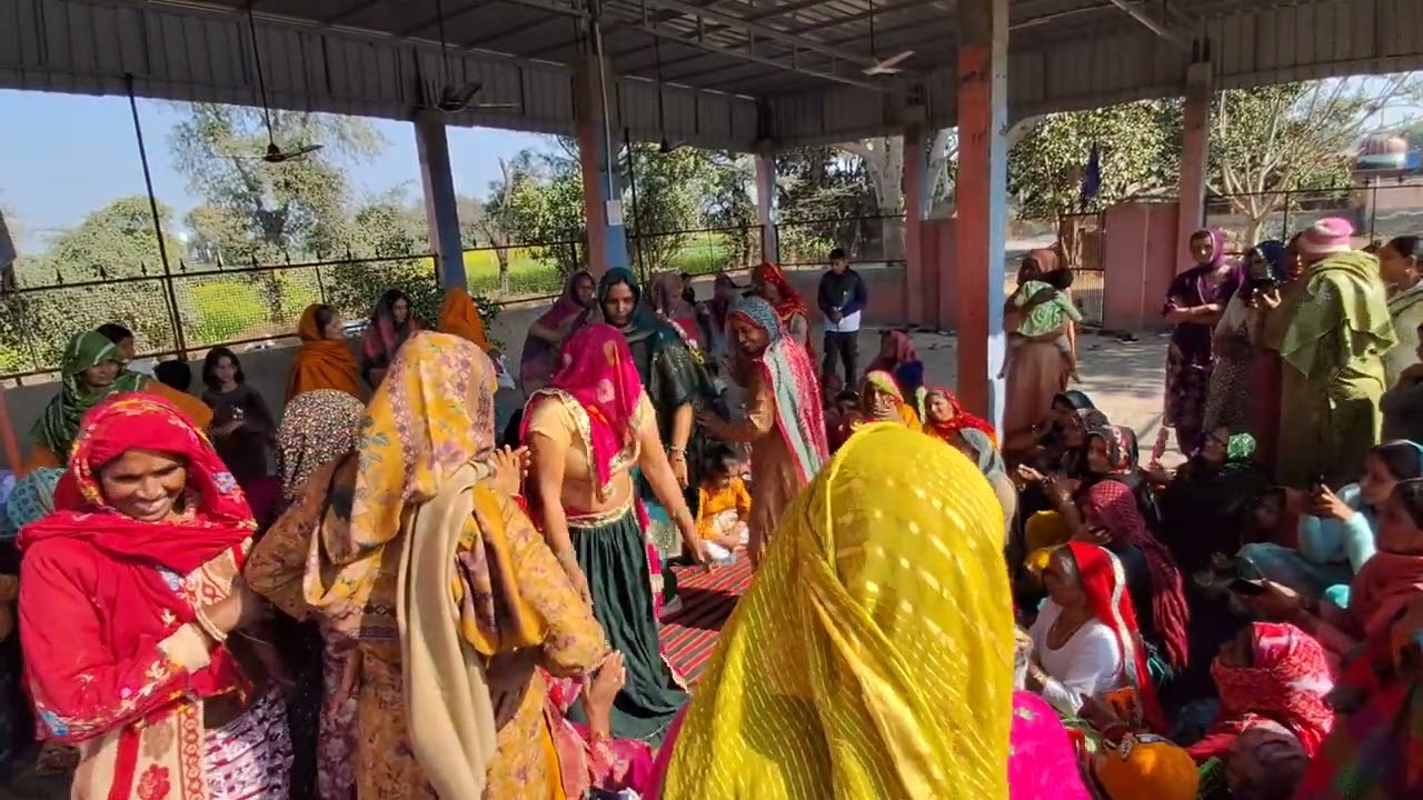 Ahirwal bharawas लाल चुनरिया ओढ़ भवानी मैं तेरे दर पर आई💃💃सोलह साल रही बाबुल कै हो गई आज पराई💯💯👌