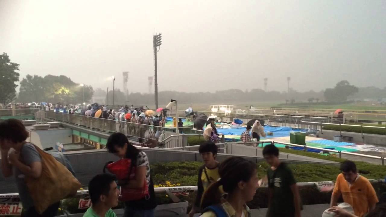 【恐怖】ゲリラ豪雨が東京競馬場を急襲！ダウンバーストによる突風も発生！