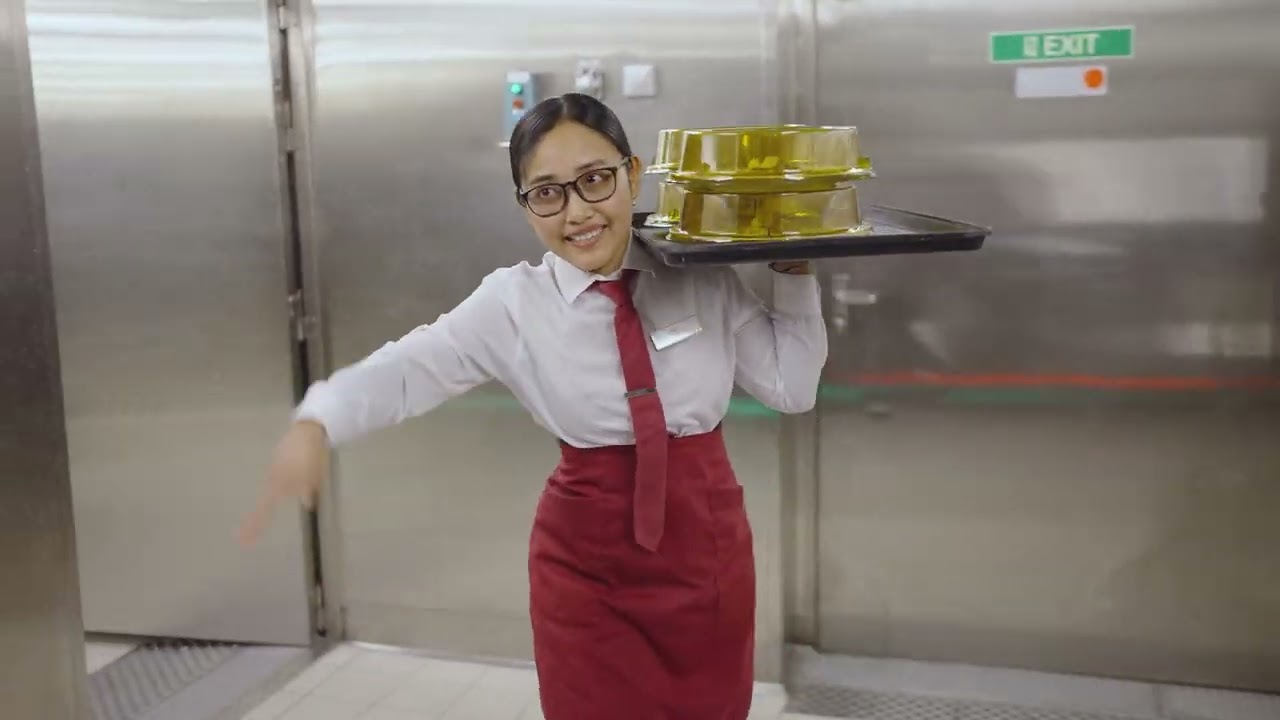 #FollowMe | Waitress Edition