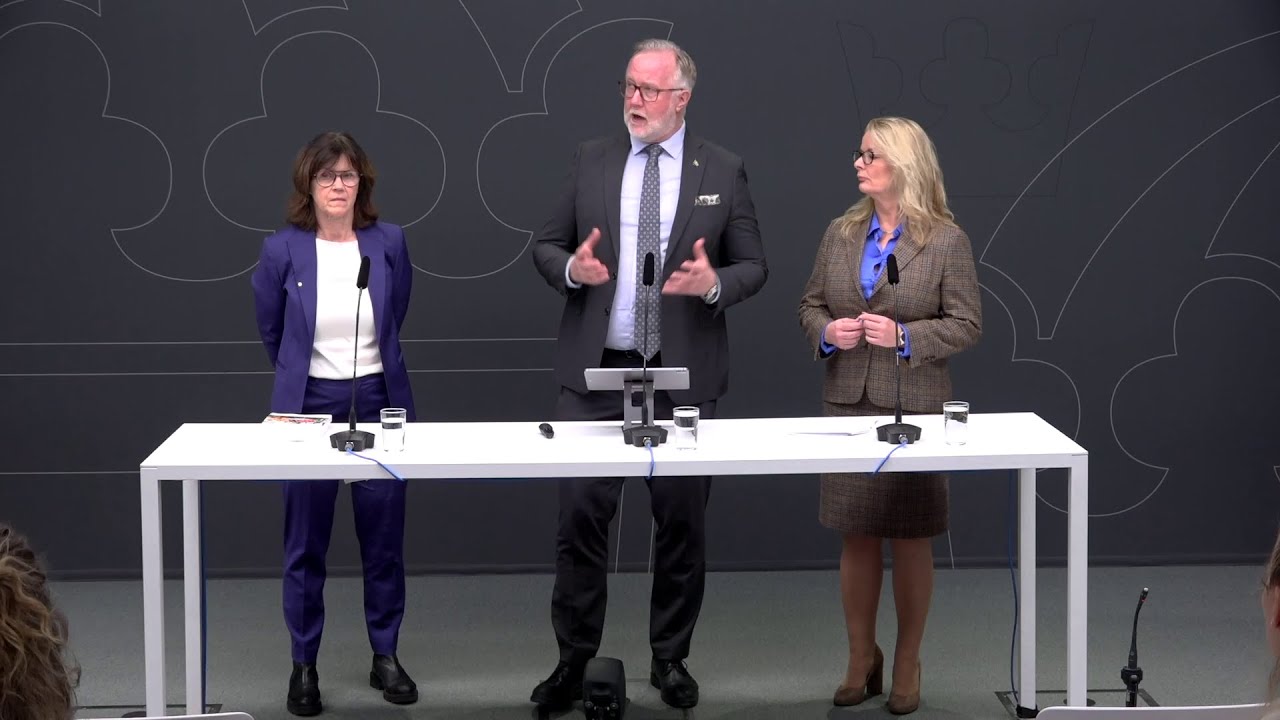 Utbildningsministern och skolministern tar emot utredningen Stärkt trygghet och studiero i skolan