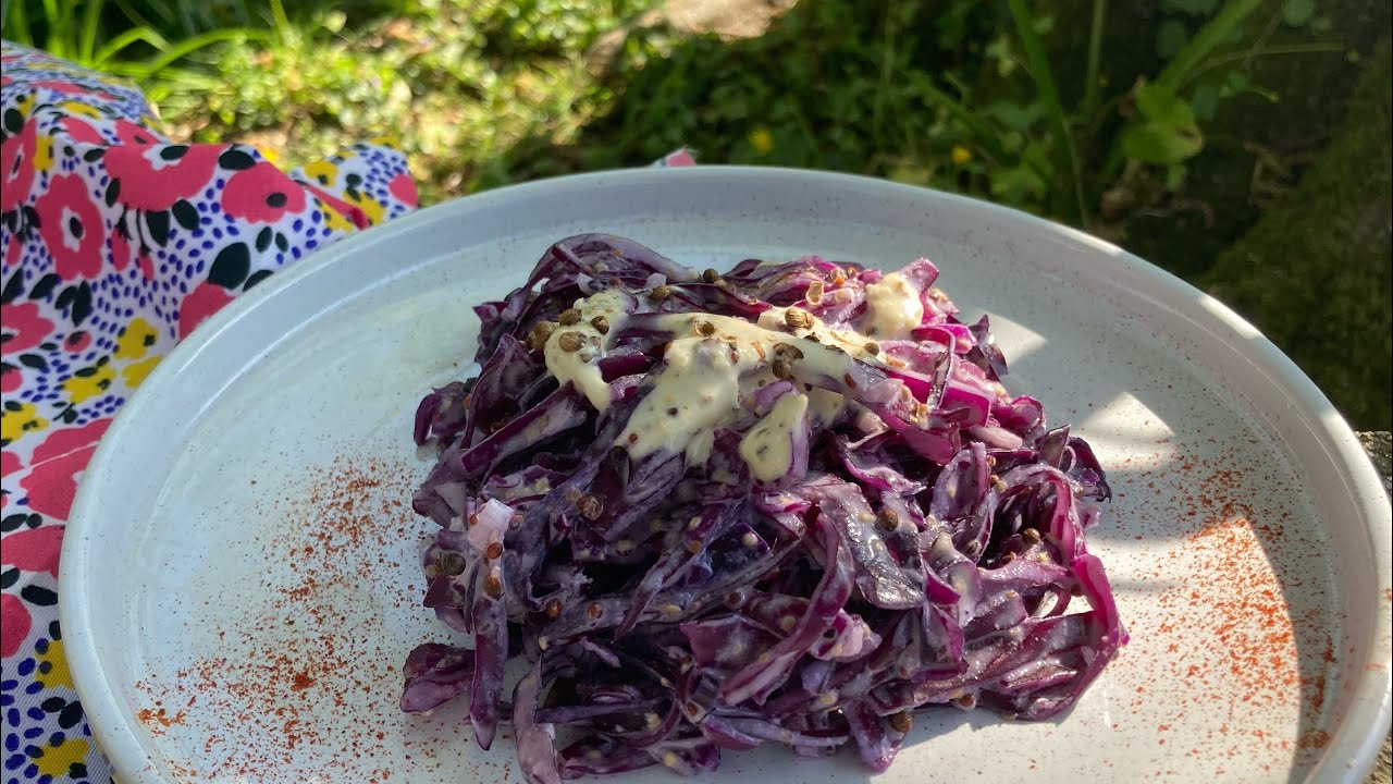 Salade de chou rouge en robe cr&eacute;meuse #shorts #crusine #shortsvideo #rawfood