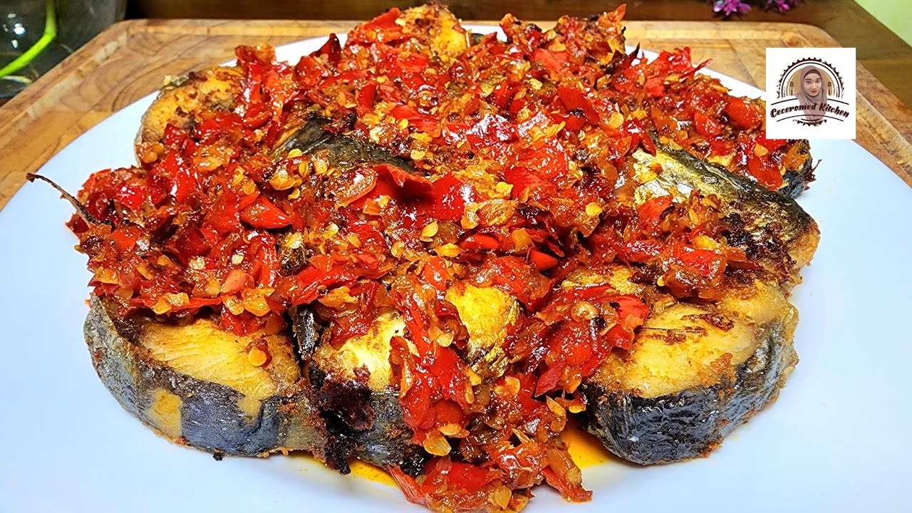 Острая скумбрия по-падангски. Мясо мягче, чем у тунца.