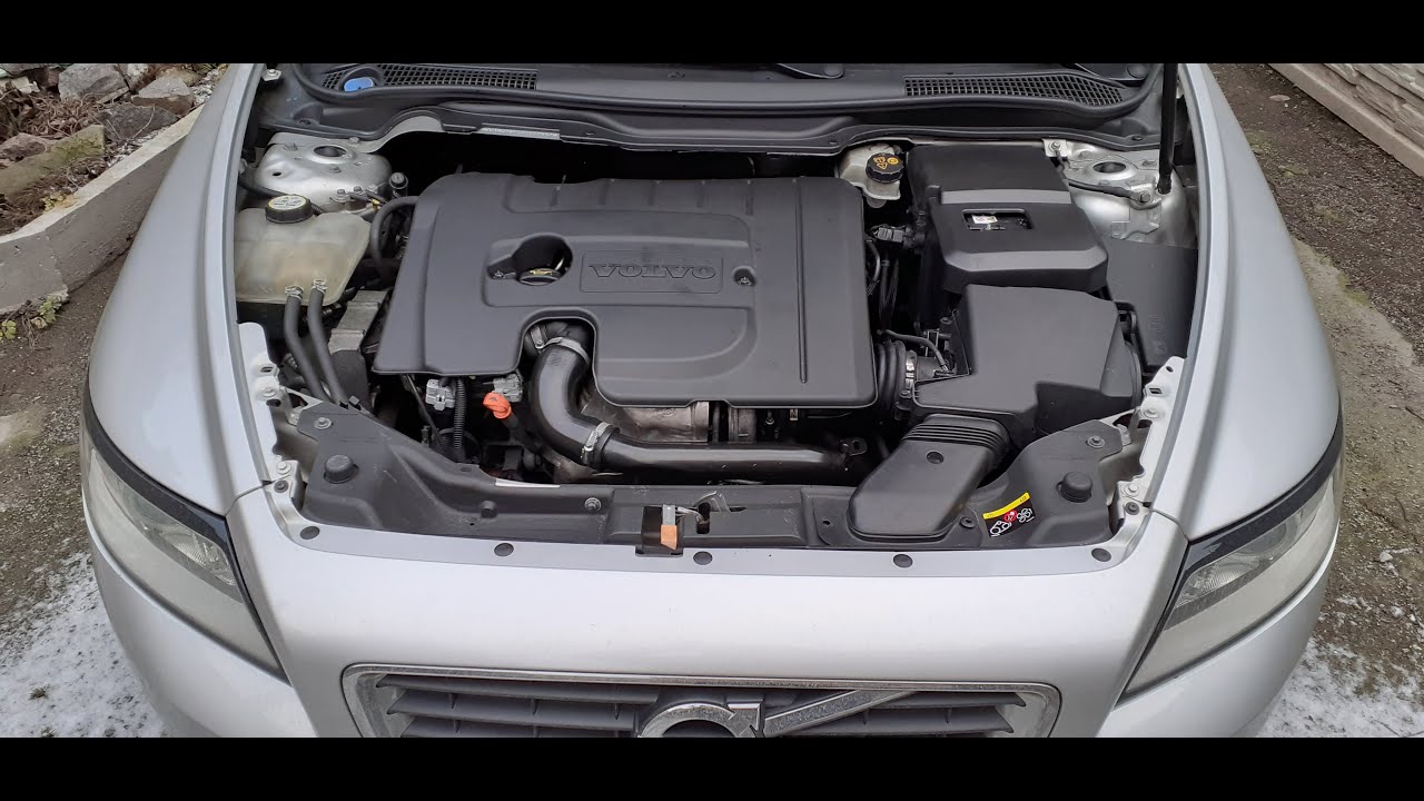 Банальна причина  заміни радіатора  Volvo V50 The reason for the forced replacement of the radiator