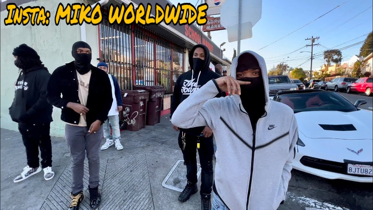 Walking Oakland, California Most Dangerous Hood - War Zone!