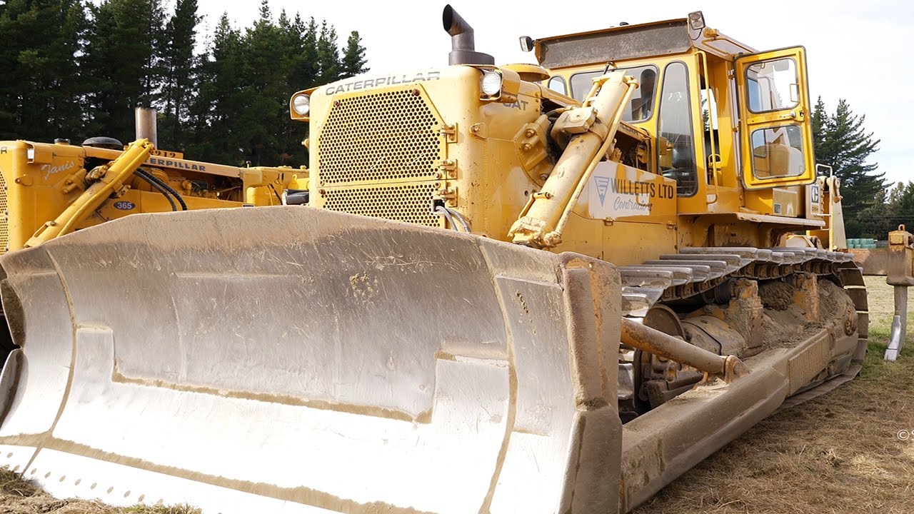Vintage 1970s Caterpillar D9H Bulldozer with Cab in Wanaka