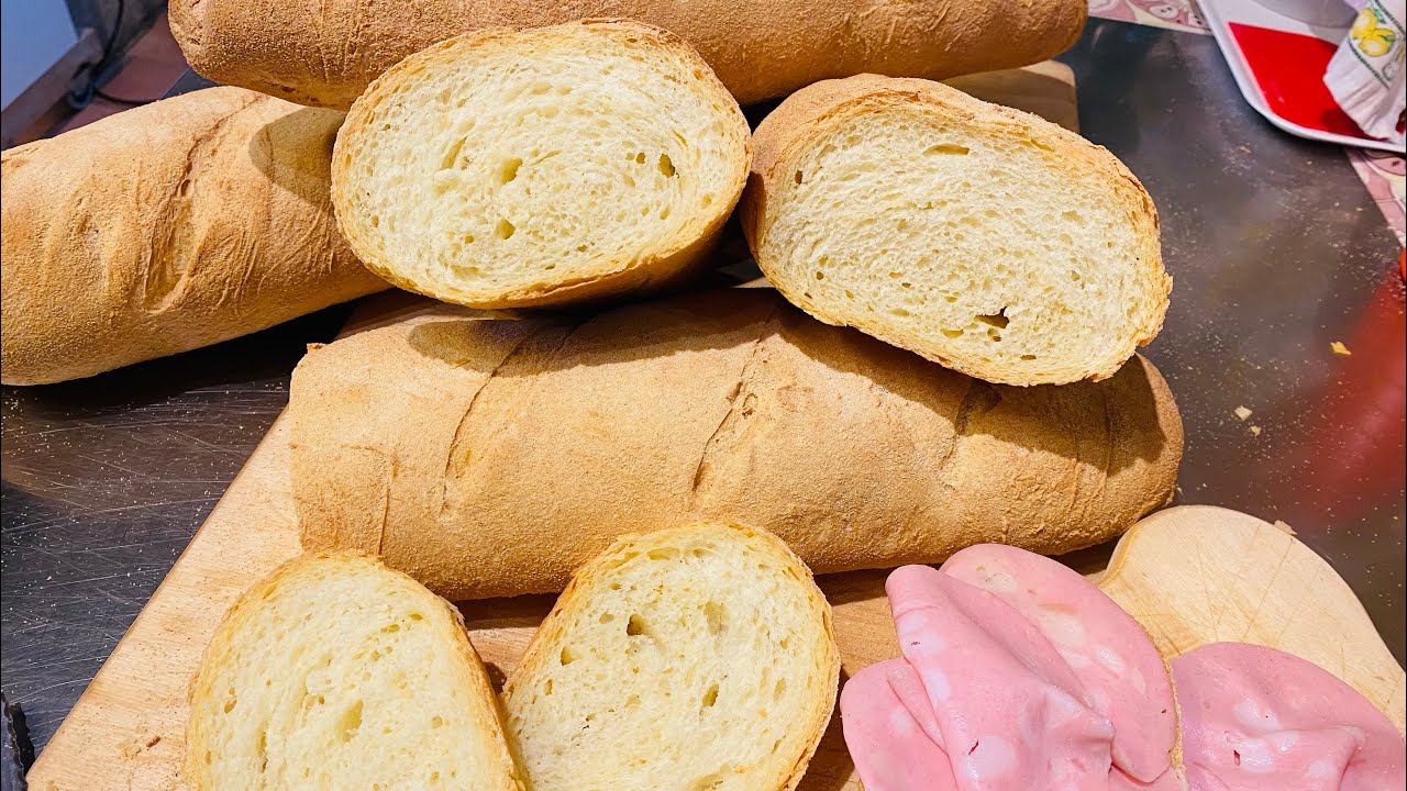 Pane rustico, come il pane di una volta. Con farina di grano duro. il mio preferito ￼￼