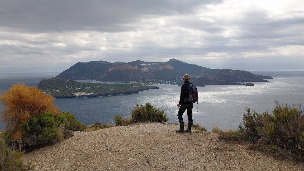 TREKKING ALLE ISOLE EOLIE: mare, vulcani, natura e panorami