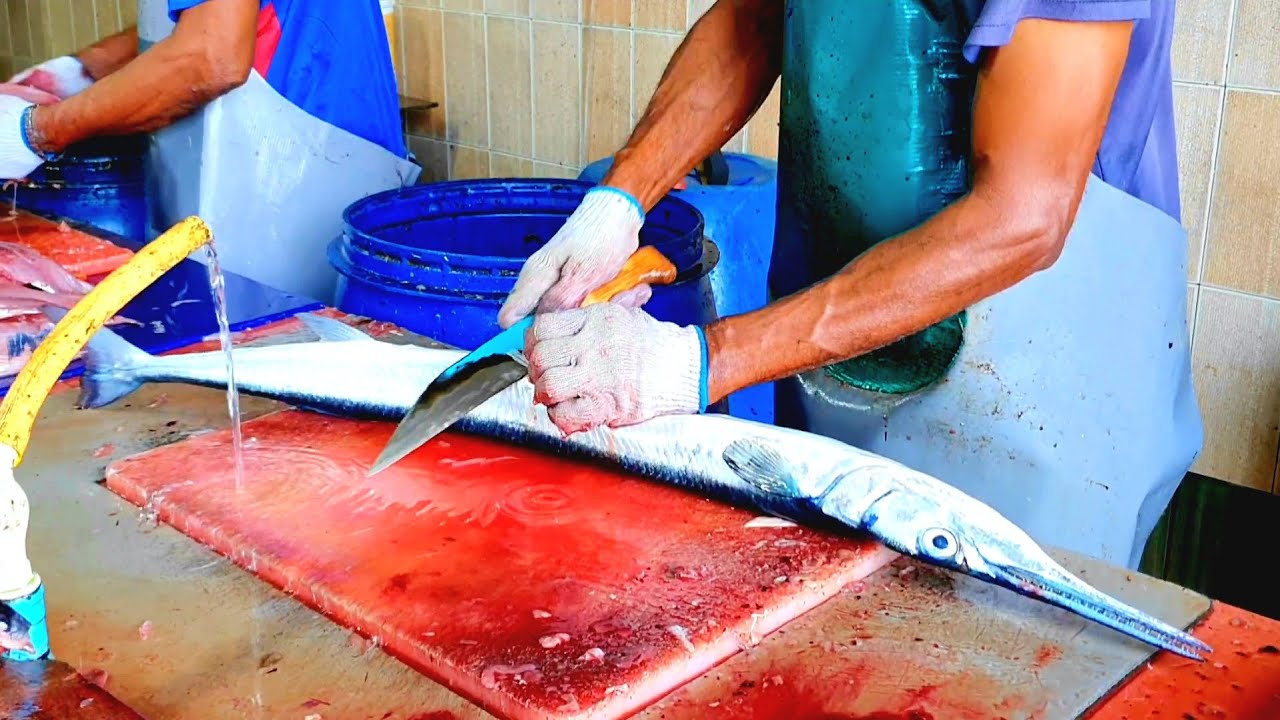 Expert Needle Fish Filleting at Mal&eacute; Fish Market