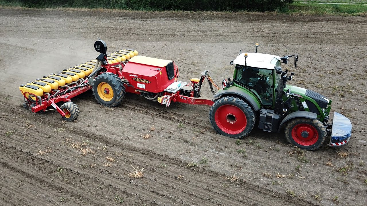 Soybean seeding | Fendt 516 & Väderstad  Tempo L 18 rows