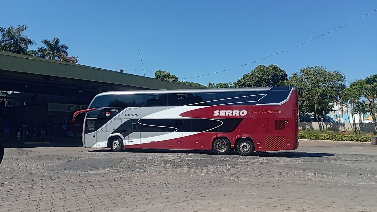 Movimento Fim de Ano na Rodoviária de Curvelo. Destaque para o Comil DD da Serro 