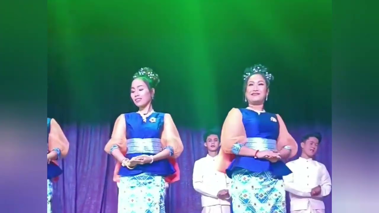 အပြုံးမင်းသားလေးရဲ့ ရွှေနားကပ်လောက်တော့ပန်ရမယ် 
