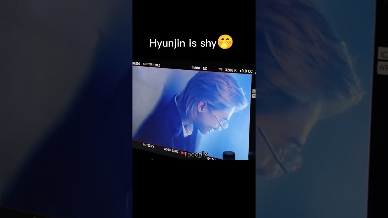 The director praising hyunjin 😉 #skz #hyunjin