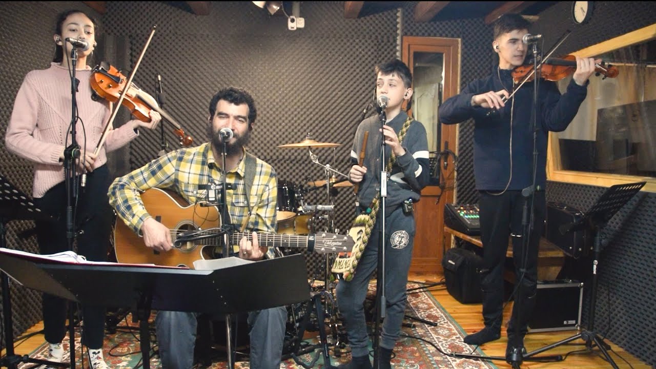 Familia Udrea - Câte doi, câte doi