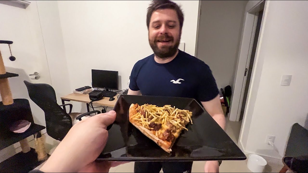 Vlog fazendo meu amigo paulista comer pizza de strogonoff