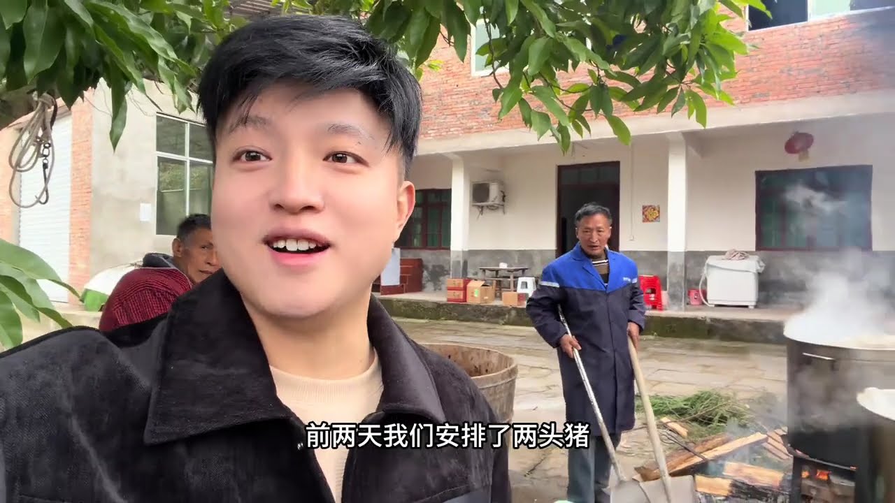 动工宰两头过年猪，给村里老人送上最实在的过年礼物，再摆席请十里八乡提前吃热闹年饭！#乡村生活 #三农