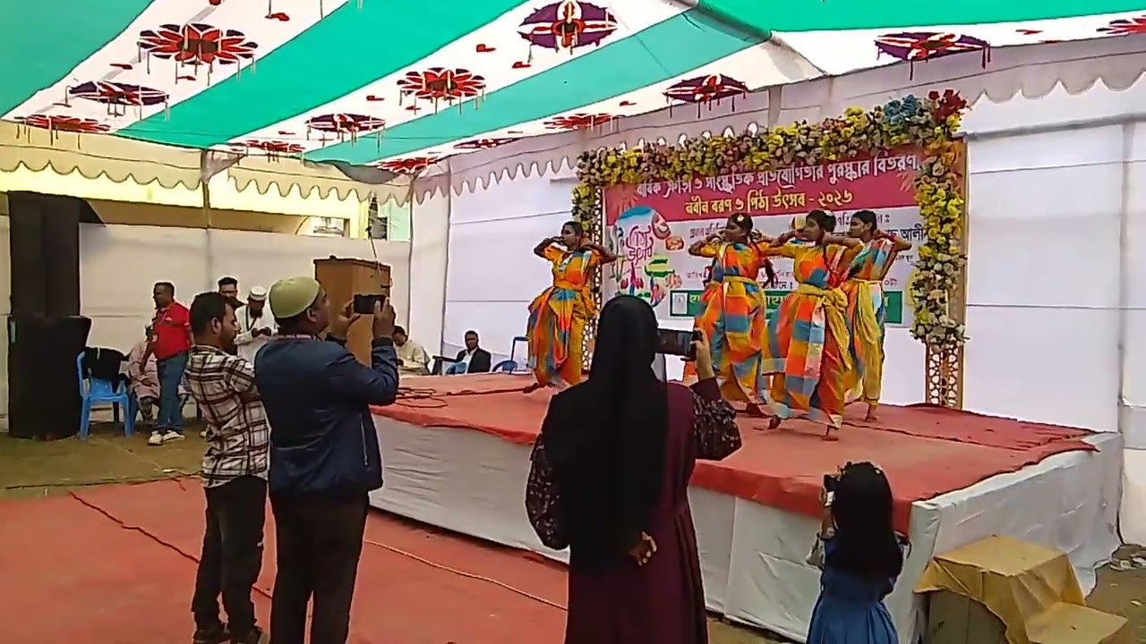 Viral # হাজী সামছুন নাহার আইডিয়া স্কুলে পিঠা উৎসবে অসাধারণ একটা নাচ গানাের নাম পিনদারে পলাসে বোন 🥰❤️