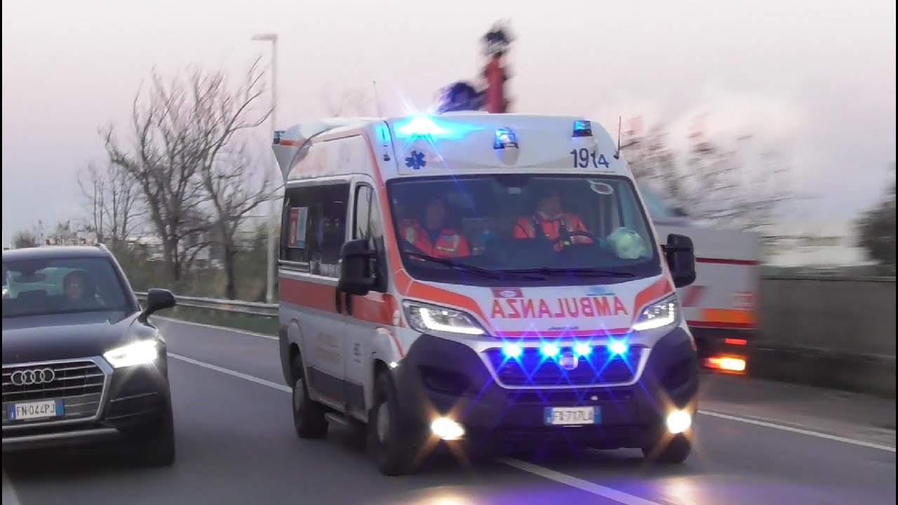 Ambulanza AST di Pesaro in Emergenza / Italian Ambulance in Emergency