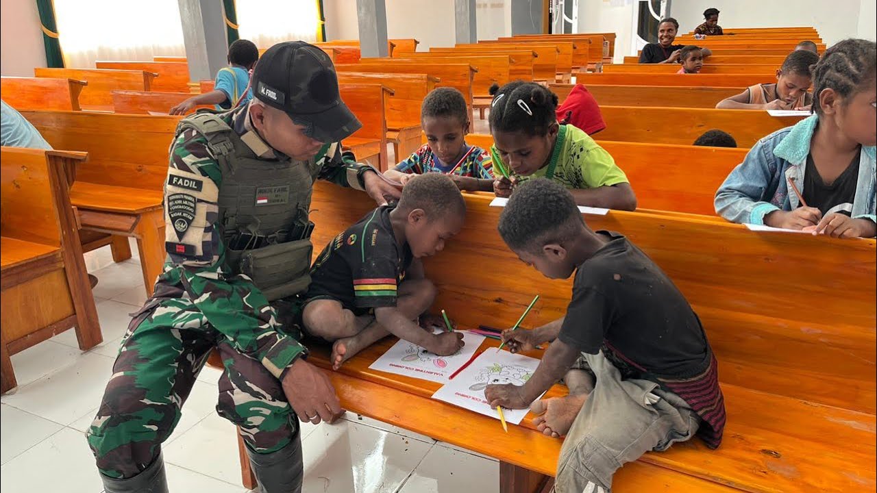 Satgas kewilayahan Yonif 511/DY mengadakan lomba mewarnai, membaca puisi dan menghafal ayat Al Kitab