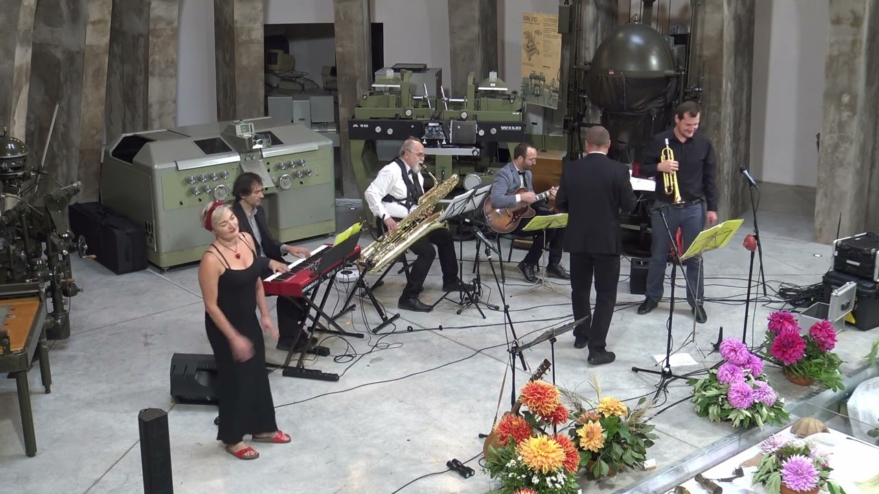 Aint She Sweet - Dixie Pipes feat. Pavla Roof