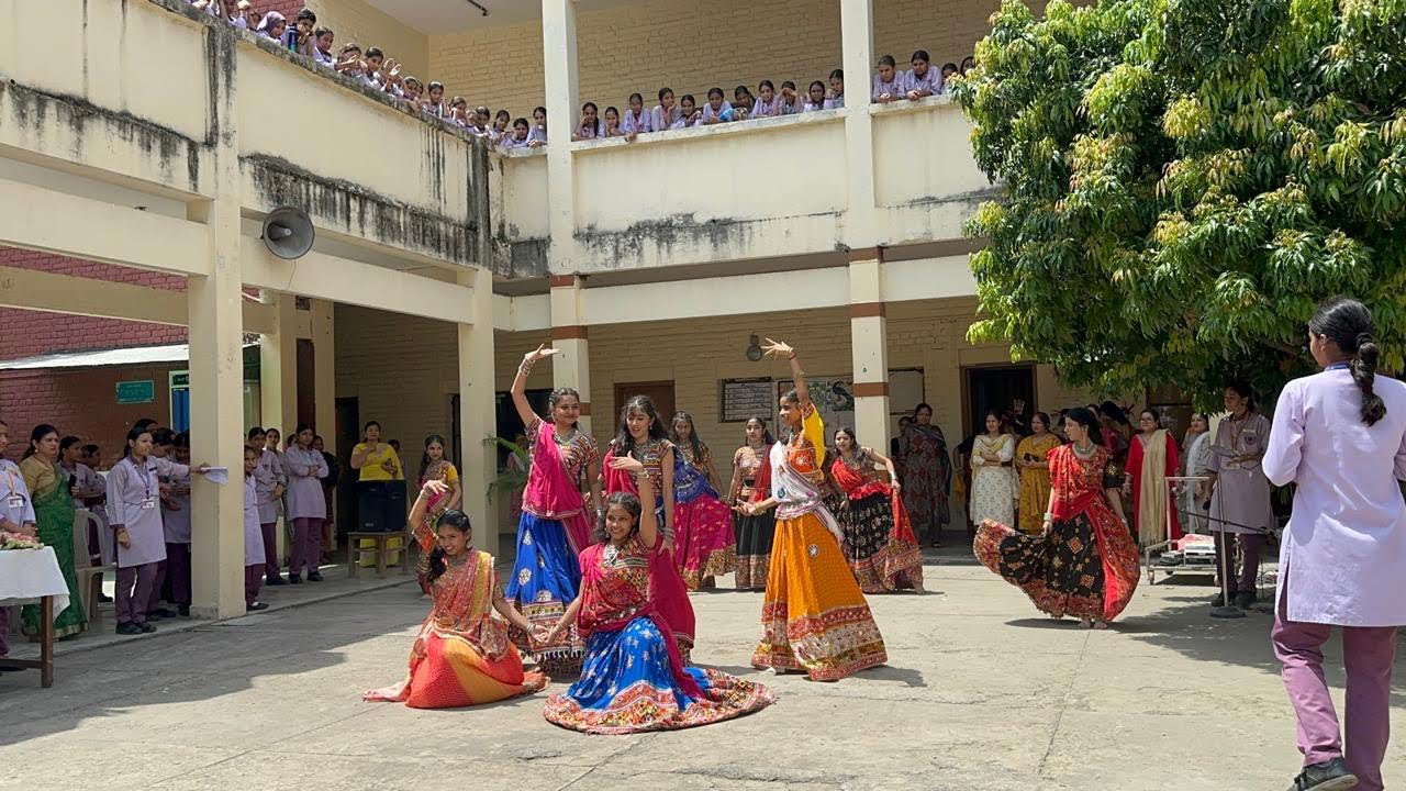 Khalasi song पर डांस lady Irwin school #dance #viralvideo #himanshi 