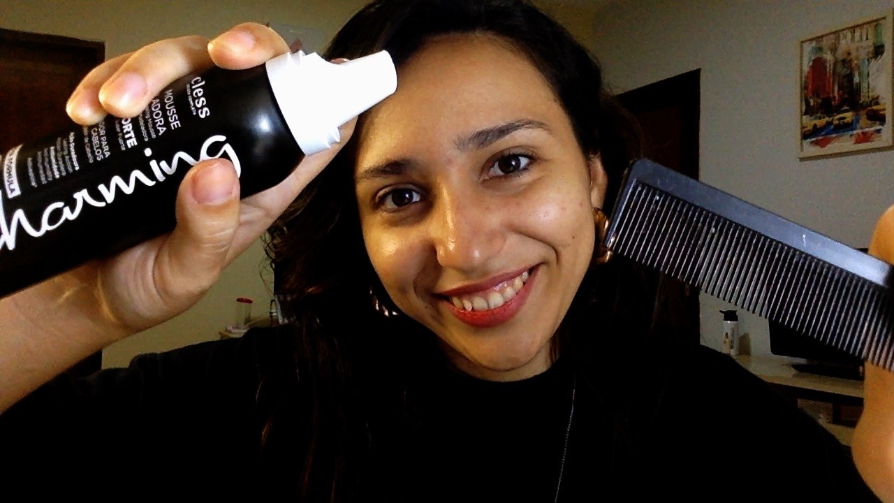 ASMR FAZENDO PENTEADO EM VOCÊ  (escova, líquido, grampo)