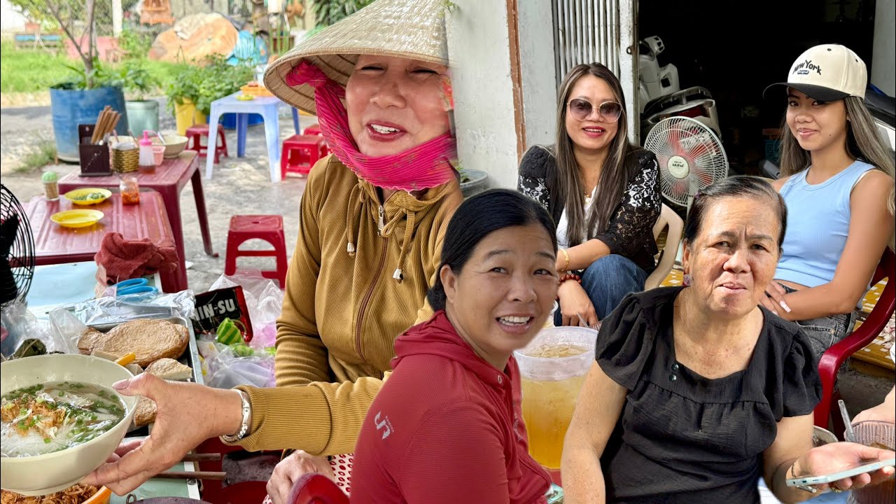 Bánh Canh Dân Dã Làng Biển Hòn Rớ Nha Trang | Cuộc Đời Người Vay Mượn 