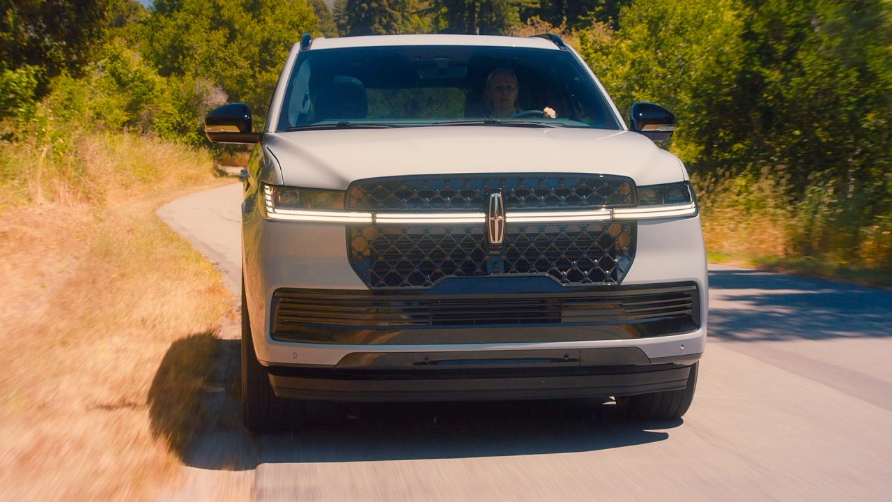 LINCOLN NAVIGATOR – Escalade's Best Rival