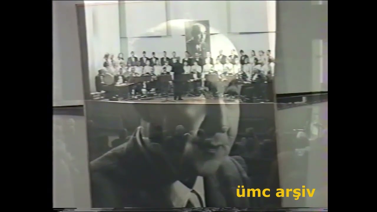 İcra heyeti Koro - O menekşe gözlerin gönlümde ağlar gibi