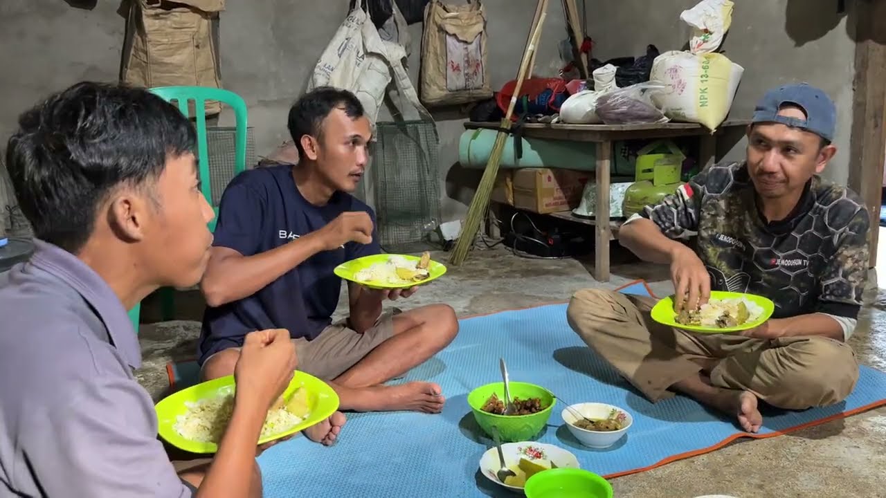 Vlog JemoDusunTV Ke Rumah Pak Cinut - Lahiran Anak Kedua
