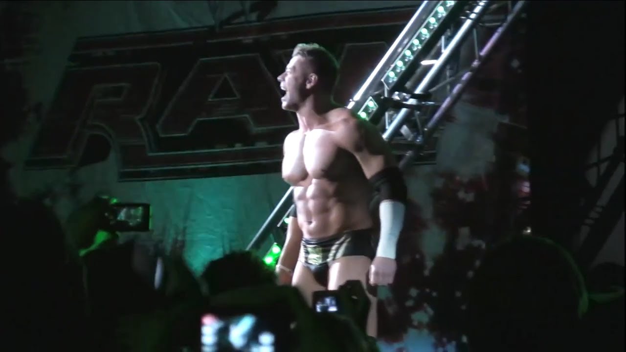 WWE Alex Riley Entrance vs David Otunga Entrance - Milan 2012 Raw Tour
