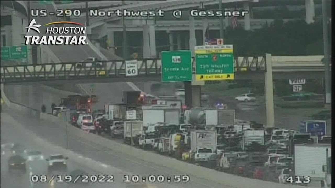 Wreck shuts down all lanes of 290 at Beltway 8