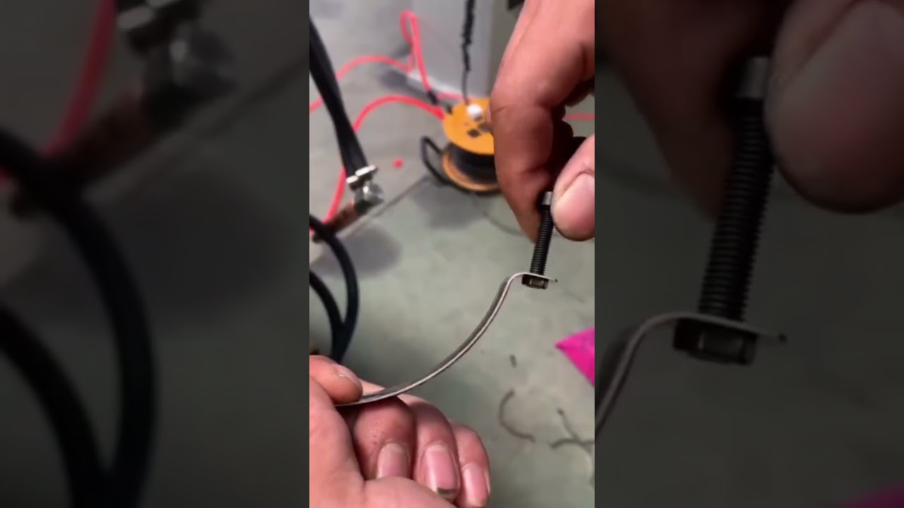 Nut conveyor with spot welding machine and hoop welding.DingJu