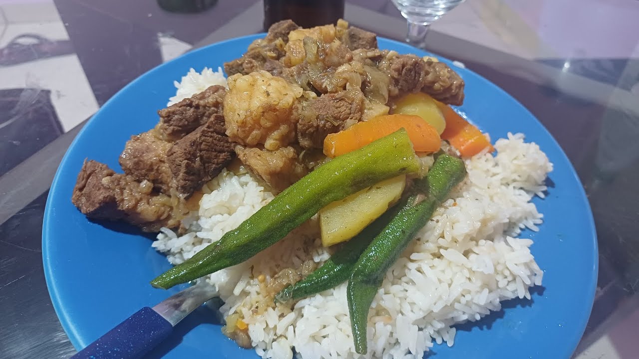 ALMOÇO DE HOJE CARNE COZIDA COM BATATA E CENOURA QUIABO 