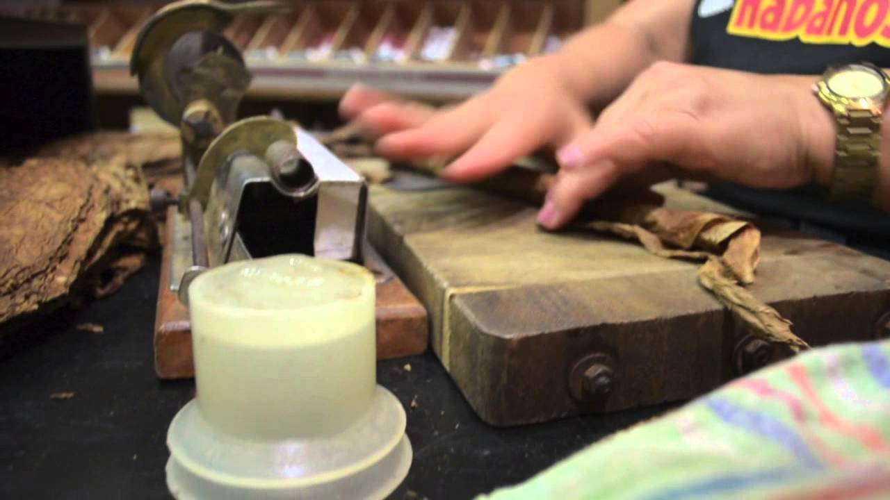 El arte de torcer un Habano