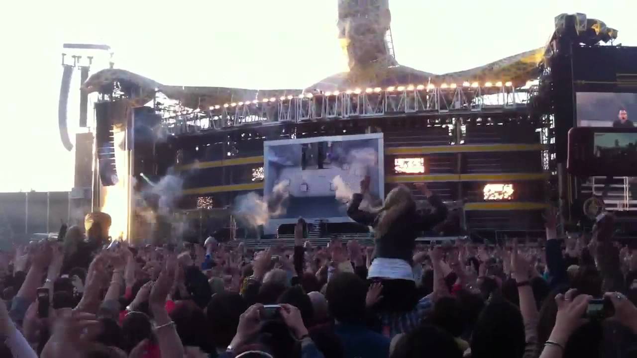 Take That - Shine/Sgt Pepper/Let Me Entertain You