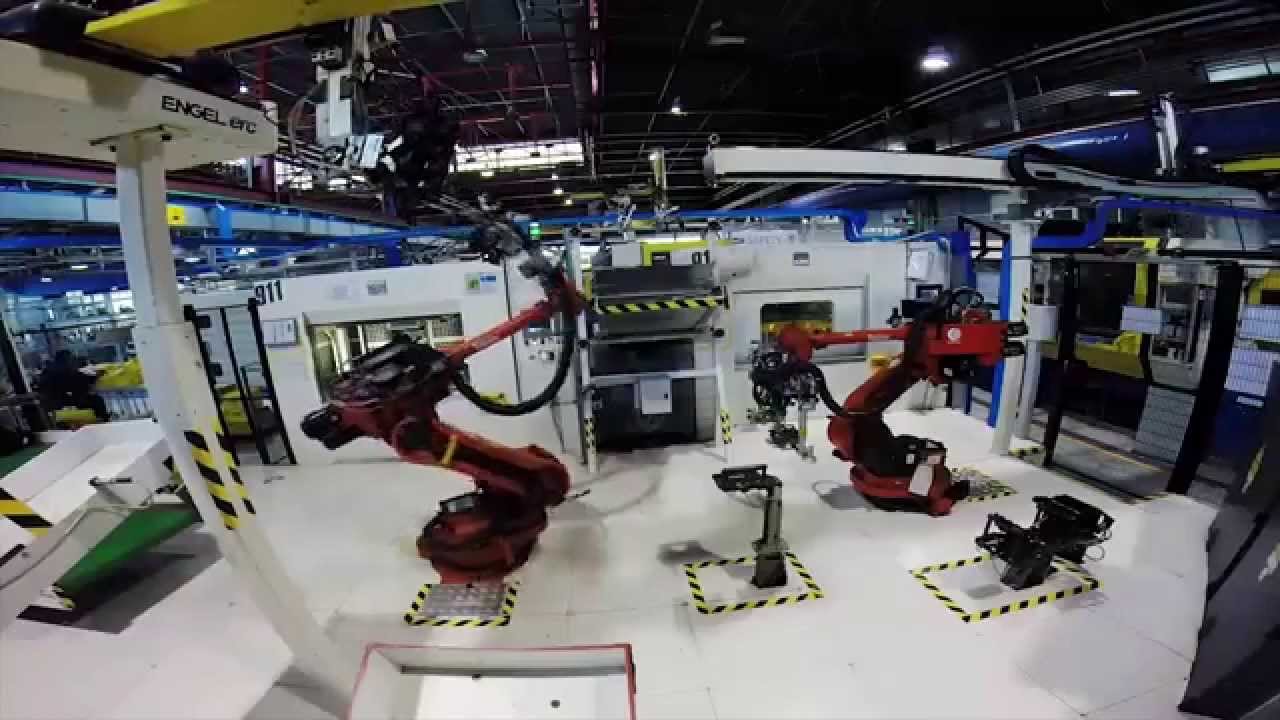 Robots NM 45 for Plastic Moulding Application | Comau