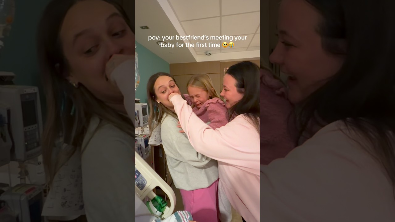 Точка зрения: твоя лучшая подруга впервые встречает твоего малыша 😭😭😭😭