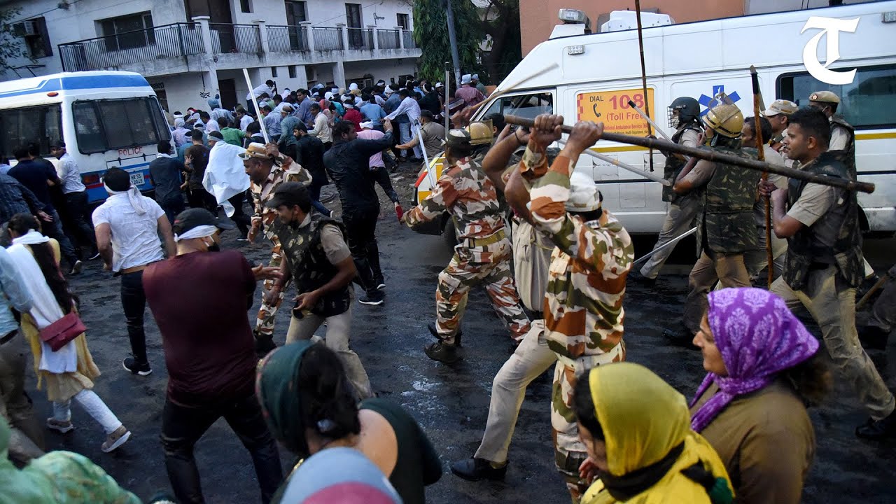 Police lathicharge protesting teachers as they move towards Chandigarh near Housing Borad chowk