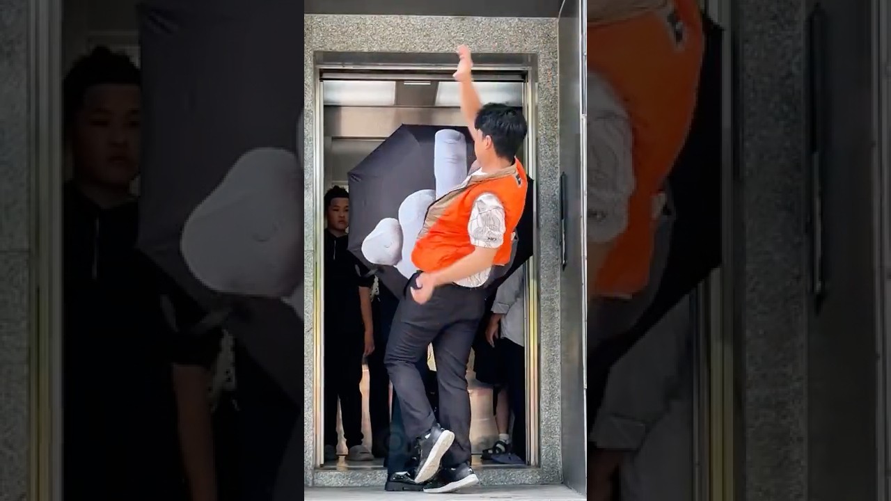 Stopping a Bully in the Elevator | ONEMAN #ONEMAN #KindnessMatters #StandUpForOthers #EverydayHero