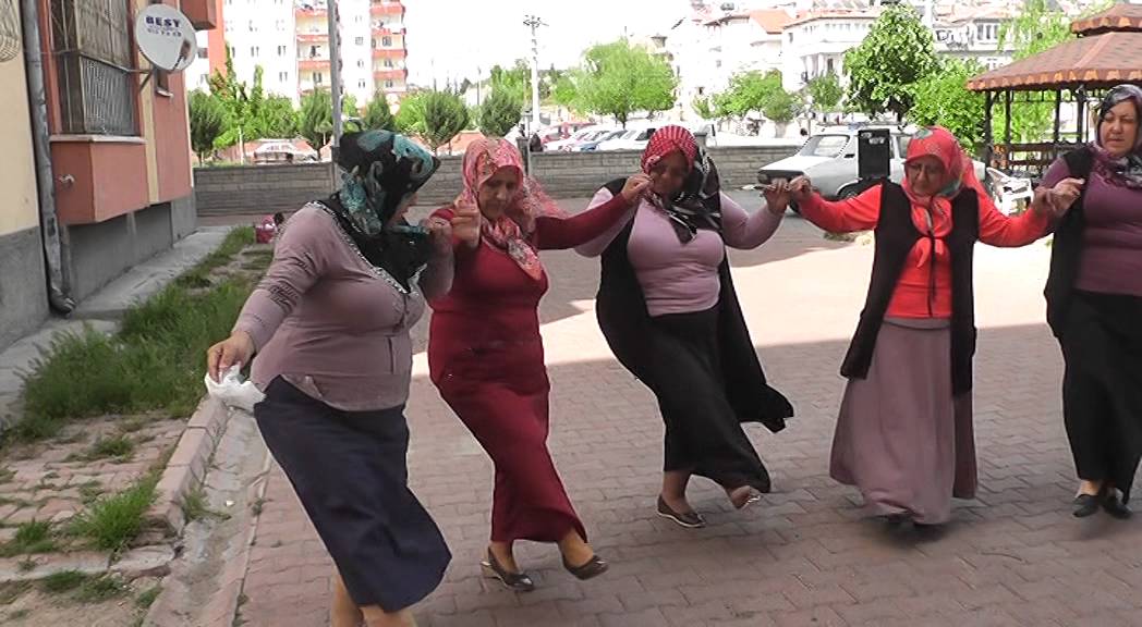 PINARBAŞI SIRADAN KÖYÜ ÖZGÜR ASLANIN  DÜĞÜNÜ SABRİ MİNTEŞ TARAFINDAN ÇEKİLMİŞTİR(BİLAL DİGİTAL)